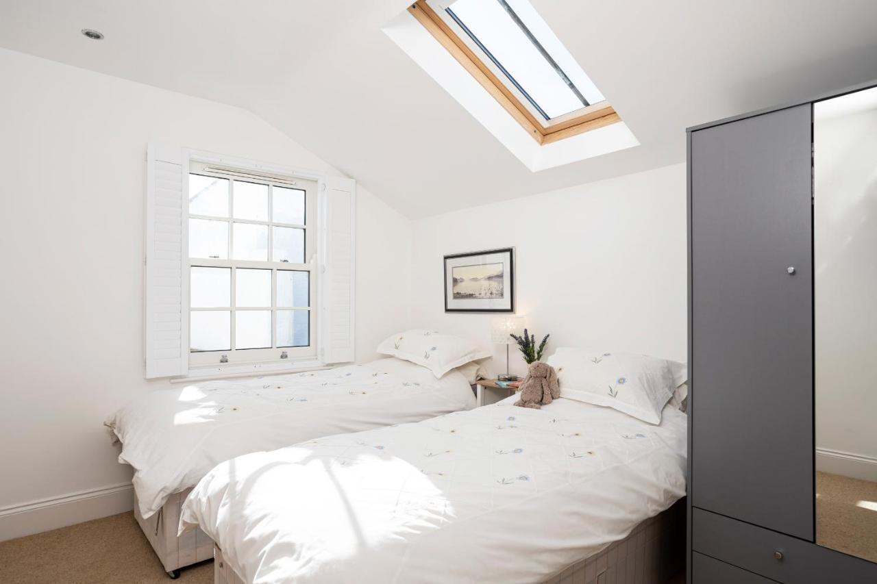 Finest Retreats - Lighthouse Cottage Rampside 외부 사진