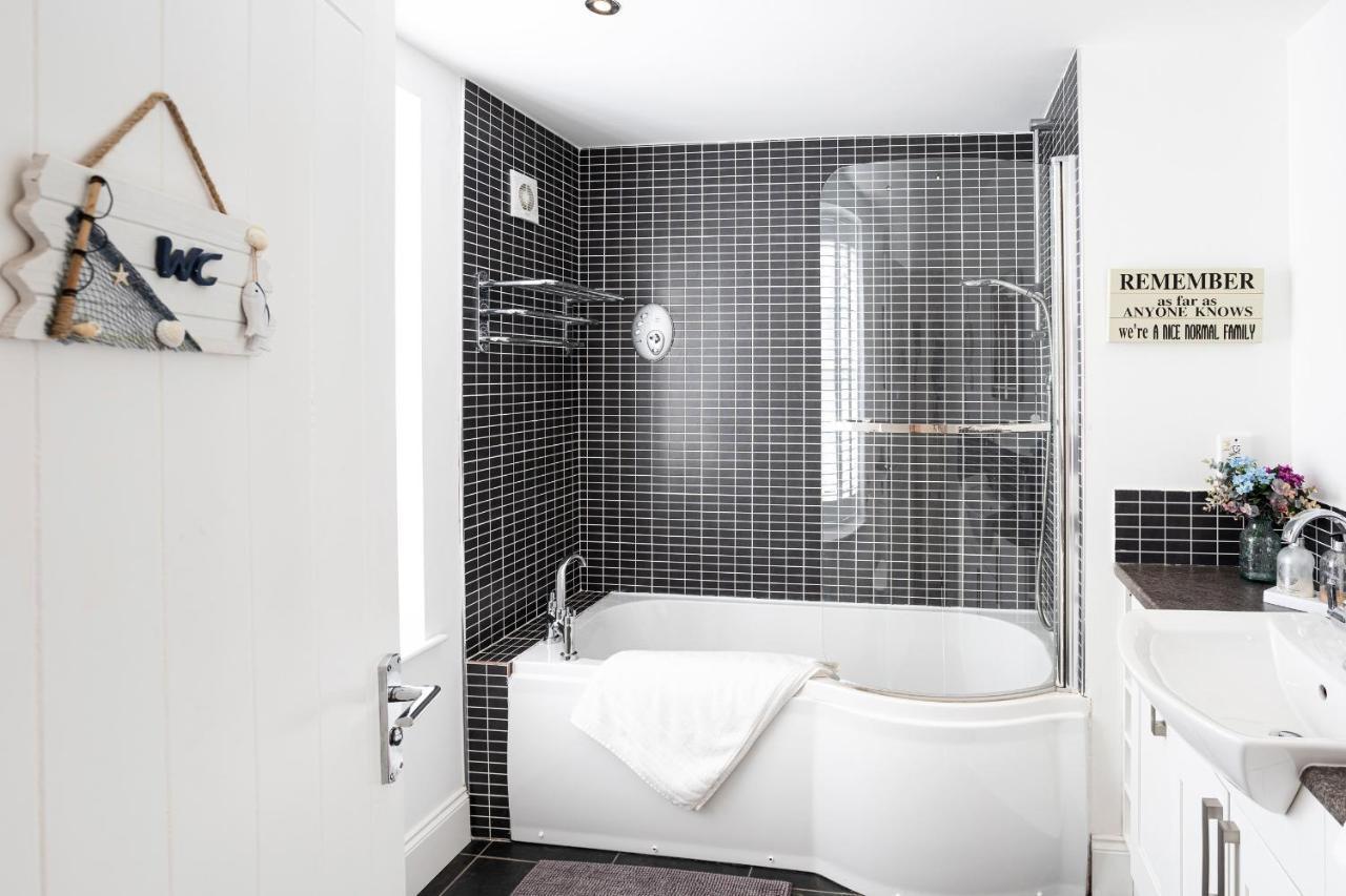 Finest Retreats - Lighthouse Cottage Rampside 외부 사진